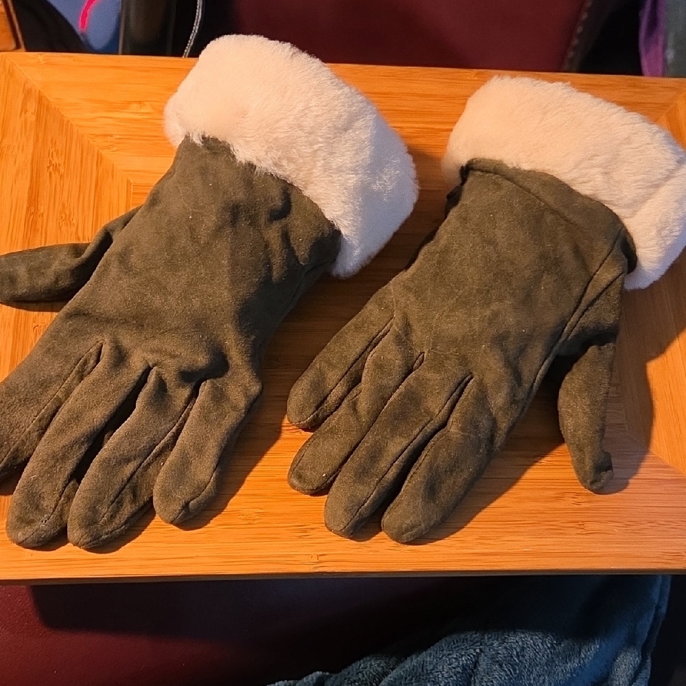 UGG Olive Suede Gloves with Cream Fur Trim L